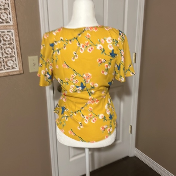 Yellow print wrap shirt - Picture 3 of 3